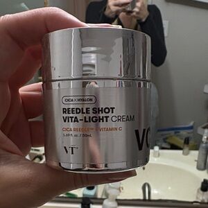 VT Cica X Hyalon Reedle Shot Vita-Light Cream - Silver. NWOT